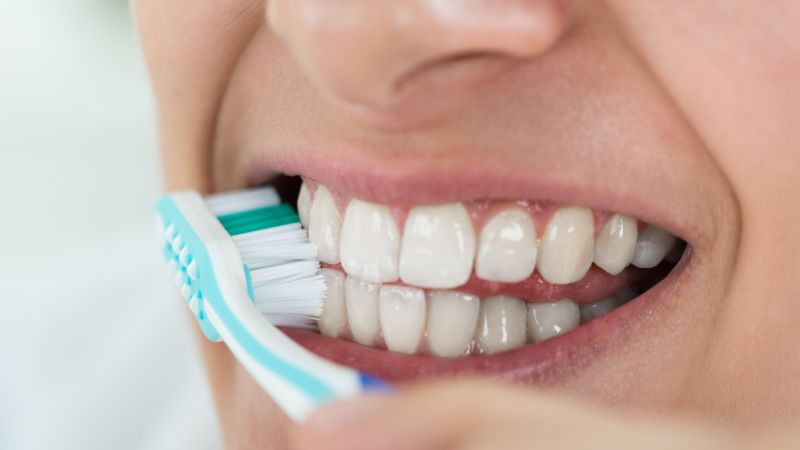 Đánh răng thường xuyên ngày 2 lần